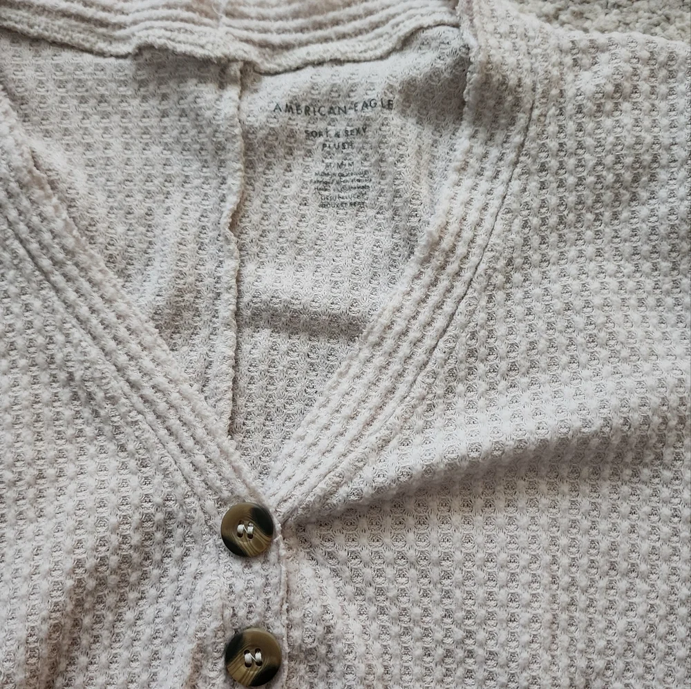 AMERICAN EAGLE OUTFITTERS 